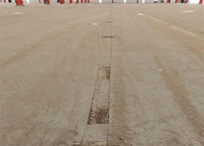 石家莊某工廠固化地坪施工中！